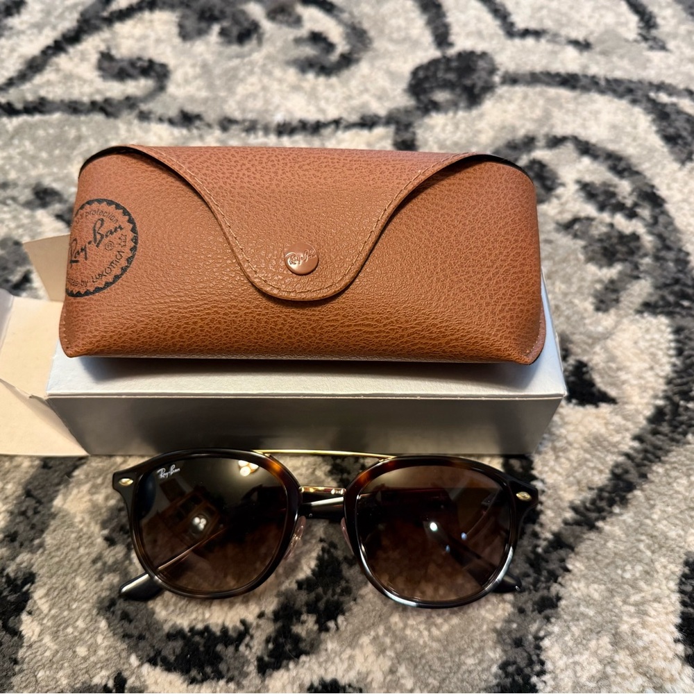 Ray-Ban Brown Sunglasses with Case